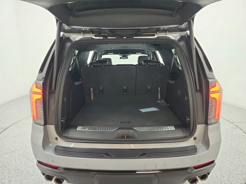 Used 2025 Chevrolet Suburban Z71 AWD/4WD image 35