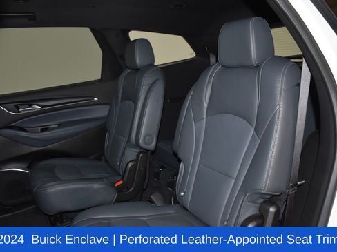 Used 2024 Buick Enclave Premium image 28