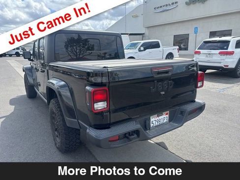 Certified 2022 Jeep Gladiator Sport AWD/4WD image 3