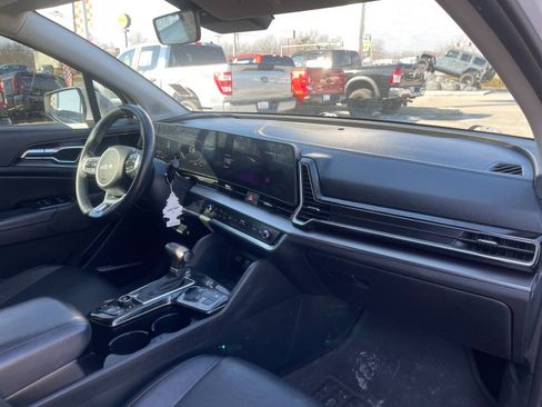 Used 2023 Kia Sportage EX image 18