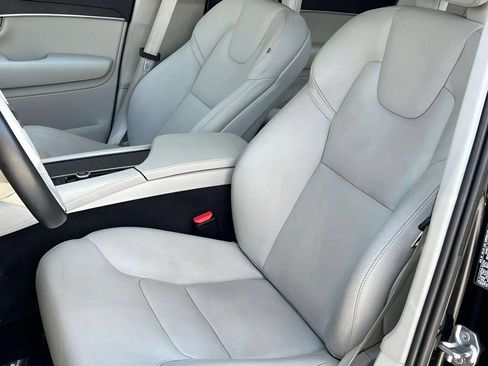 Used 2020 Volvo XC90 T6 Momentum AWD/4WD image 4