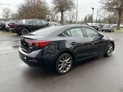 Used 2018 MAZDA MAZDA3 Touring image 4