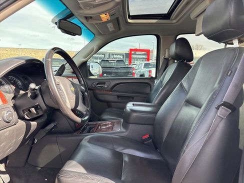 Used 2014 Chevrolet Suburban LTZ image 11