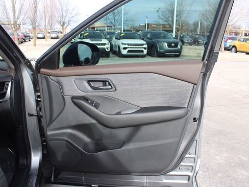 Used 2023 Nissan Rogue S image 20