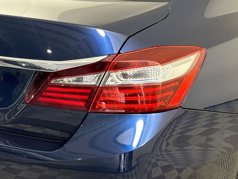 Used 2016 Honda Accord EX image 32