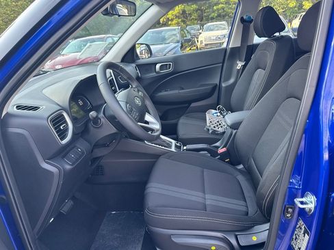 New 2025 Hyundai Venue SEL image 9