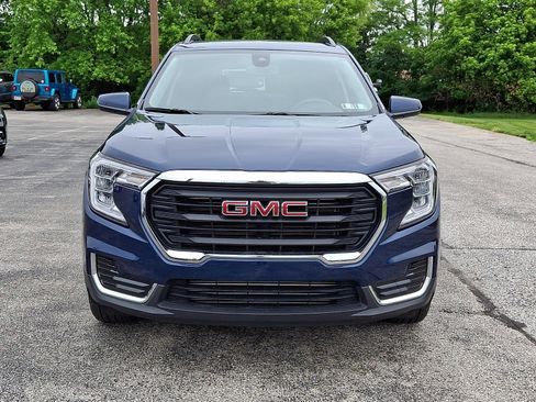Used 2022 GMC Terrain SLE w/ Driver Convenience Package AWD/4WD image 3