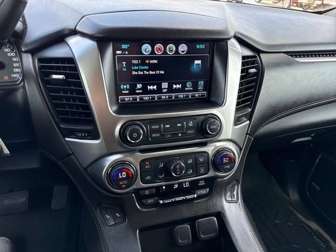 Used 2020 Chevrolet Suburban LT RWD image 18