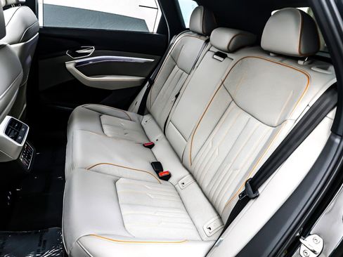 Used 2024 Audi Q8 e-tron Prestige w/ Prestige Package image 9