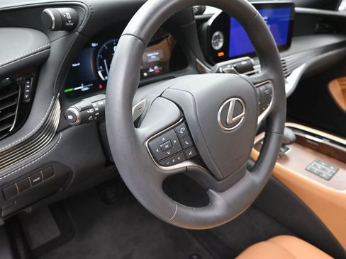 Used 2024 Lexus LS 500 RWD image 12