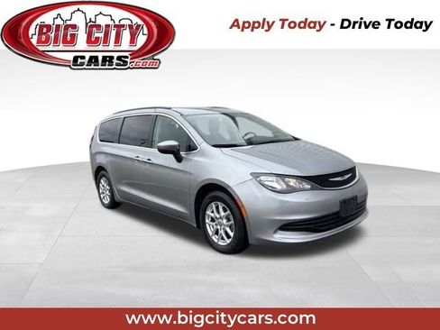 Used 2020 Chrysler Voyager Lxi image 1