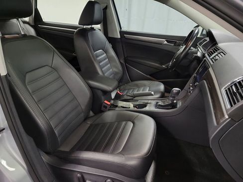 Used 2017 Volkswagen Passat 1.8T SEL Premium image 26