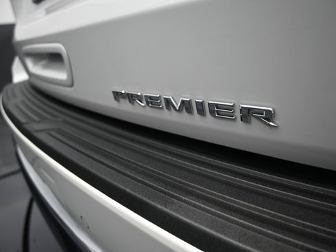 Used 2023 Chevrolet Tahoe Premier AWD/4WD image 45