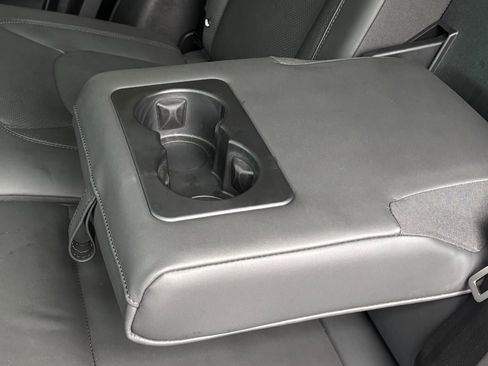 Used 2025 Land Rover Defender 110 V8 AWD/4WD image 18