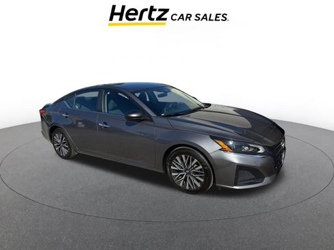 Used 2025 Nissan Altima 2.5 SV image 1