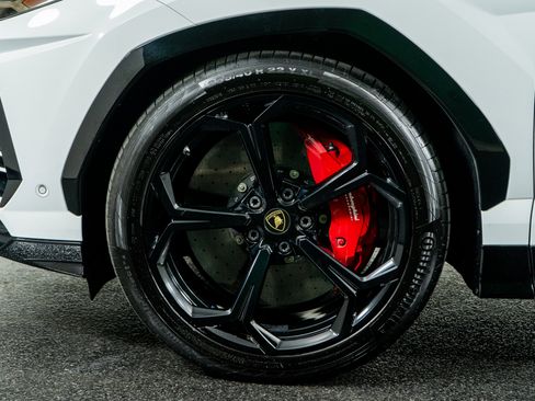 Used 2020 Lamborghini Urus image 18