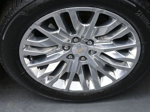 Used 2024 Chevrolet Tahoe Premier w/ Premium Package AWD/4WD image 32