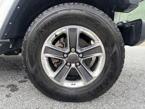 Used 2021 Jeep Wrangler Unlimited Sahara w/ Uconnect 4C Nav & Sound Group AWD/4WD image 27