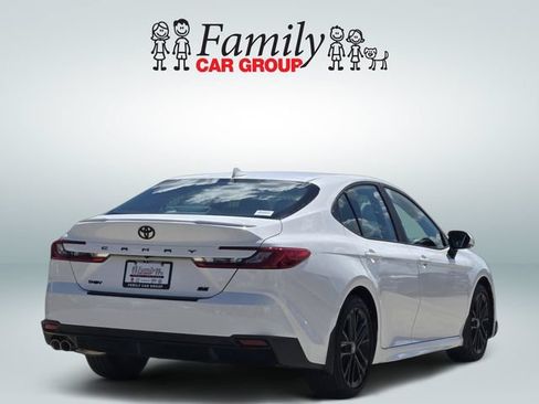 Used 2025 Toyota Camry XLE FWD image 4