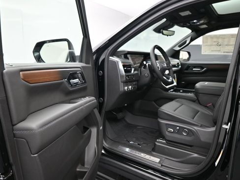 New 2026 GMC Yukon Denali w/ Denali Reserve Package AWD/4WD image 9