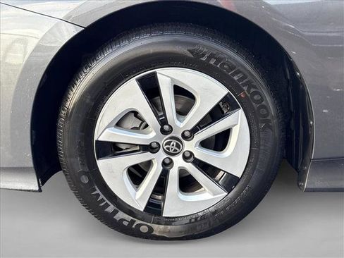 Used 2016 Toyota Prius Three image 9