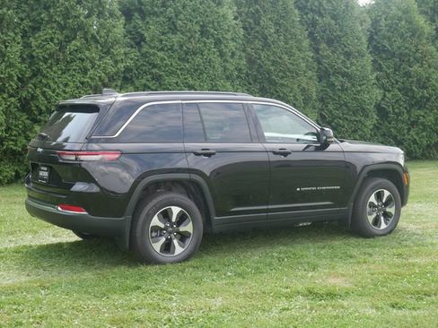Used 2025 Jeep Grand Cherokee Limited 4xe w/ Luxury Tech Group II AWD/4WD image 12