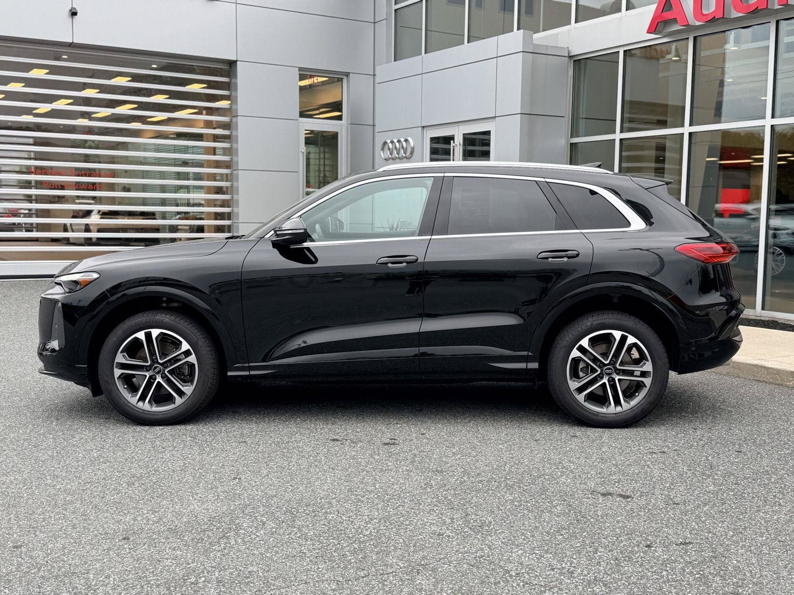 Certified 2025 Audi Q5 Premium w/ Convenience Package AWD/4WD image 3