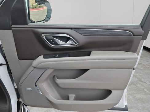 Used 2022 GMC Yukon XL SLT w/ SLT Premium Package image 13