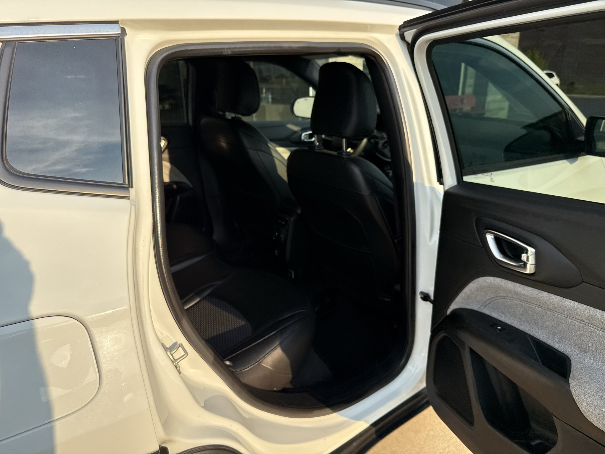 Used 2024 Jeep Compass Latitude AWD/4WD image 19