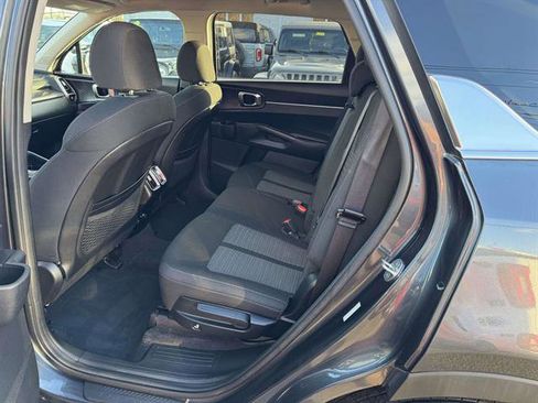 Used 2022 Kia Sorento LX image 28