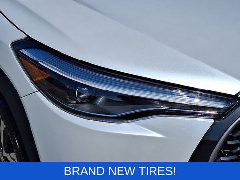 Used 2024 Toyota Corolla Cross XLE w/ Convenience Package AWD/4WD image 10