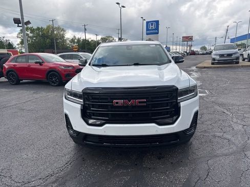 Used 2022 GMC Acadia SLE w/ Driver Convenience Package FWD image 2