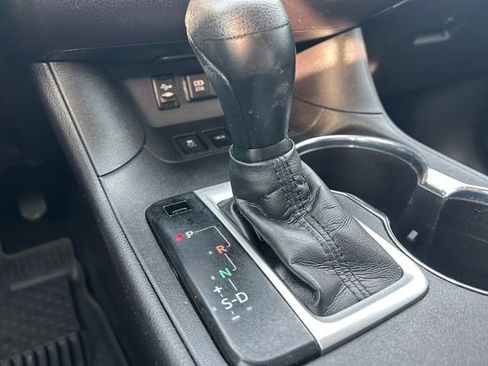 Used 2019 Toyota Highlander LE AWD/4WD image 22