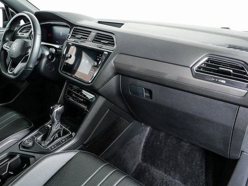Certified 2022 Volkswagen Tiguan SE R-Line image 27