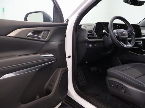 New 2026 Chevrolet Traverse LT w/ Driver Confidence Package image 8