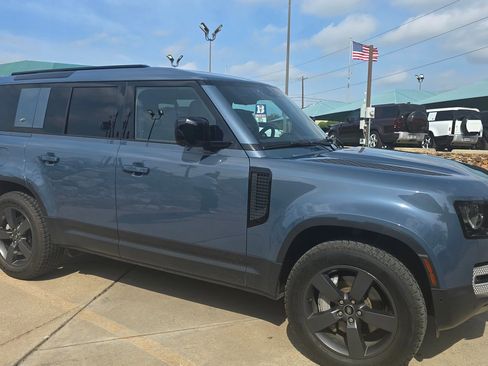 Certified 2021 Land Rover Defender 110 SE image 5