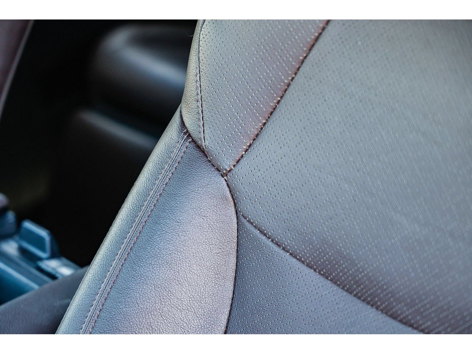 Used 2024 Toyota Sienna Platinum FWD image 25
