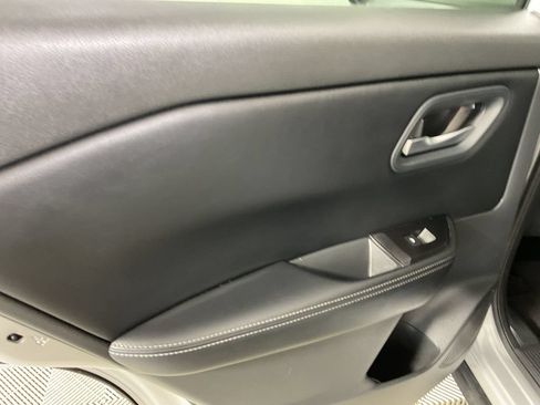 Used 2025 Nissan Rogue SV FWD image 18
