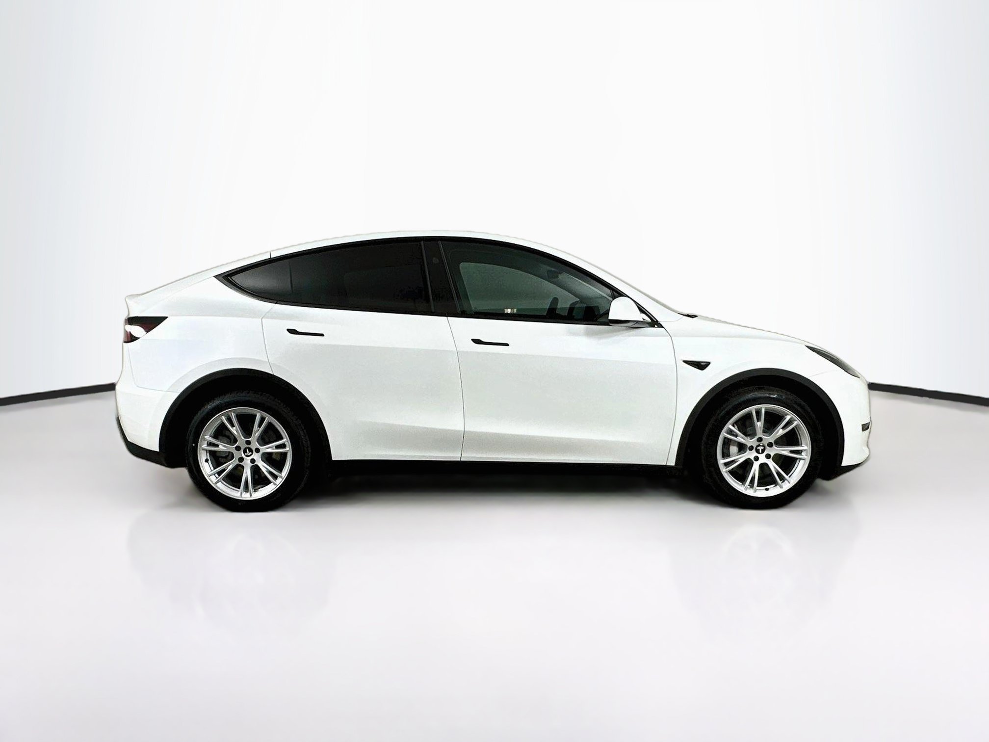 Used 2024 Tesla Model Y Long Range AWD/4WD image 10
