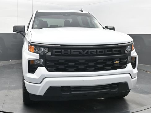 Used 2023 Chevrolet Silverado 1500 Custom image 3