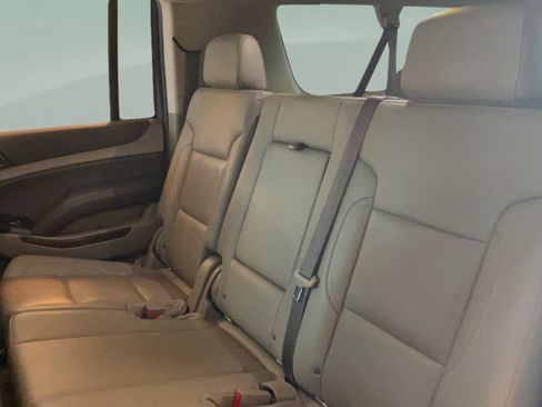 Used 2019 Chevrolet Suburban LT RWD image 30
