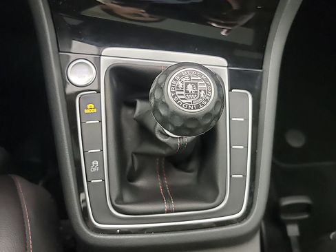 Used 2020 Volkswagen GTI SE image 32