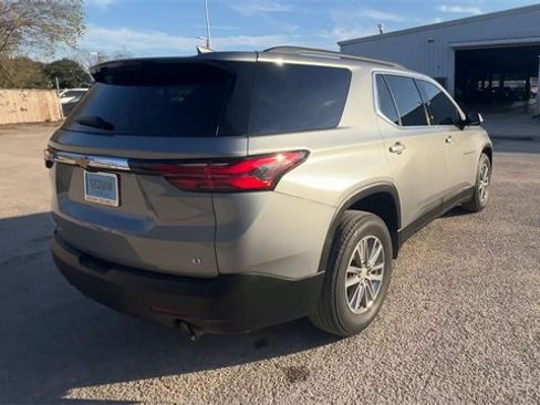 Used 2023 Chevrolet Traverse LT w/ Rear Camera Mirror Package image 8