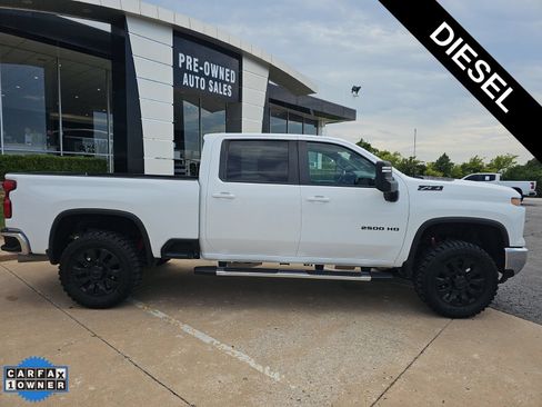 Used 2024 Chevrolet Silverado 2500 LT AWD/4WD image 2