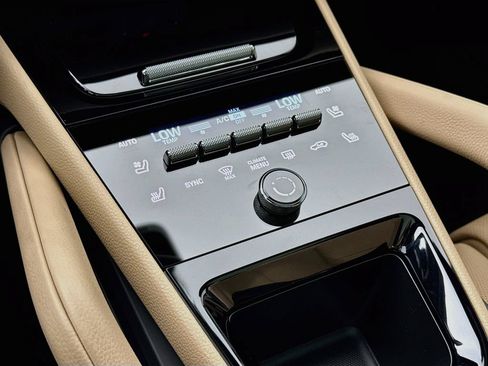 New 2026 Porsche Cayenne Coupe AWD/4WD image 22