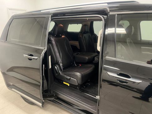 Used 2024 Kia Carnival SX FWD image 37