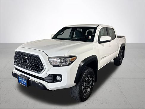 Used 2019 Toyota Tacoma TRD Off-Road w/ Technology Package AWD/4WD image 2