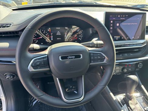 Used 2025 Jeep Compass Trailhawk AWD/4WD image 27