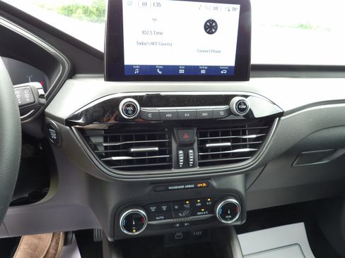 Used 2025 Ford Escape Active image 17