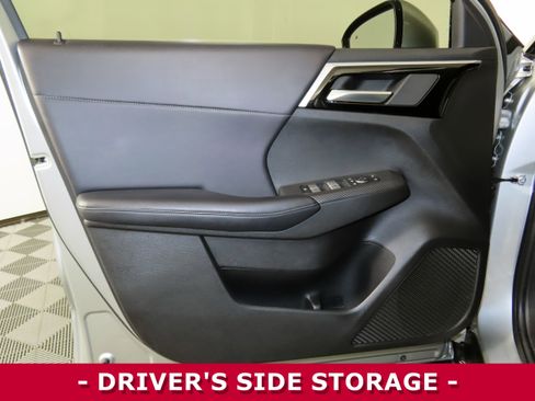 Used 2024 Mitsubishi Outlander SE image 5